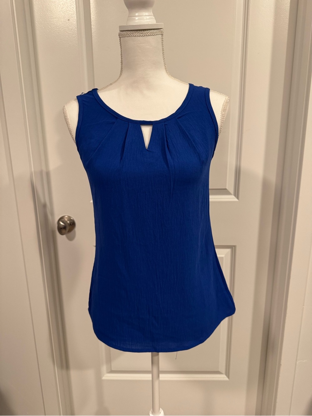 Sleeveless Keyhole Tank Top in Royal Blue